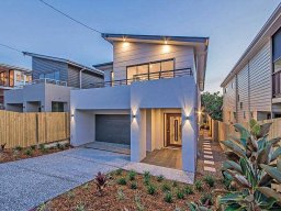 contemporary-pivot-door-entries-5